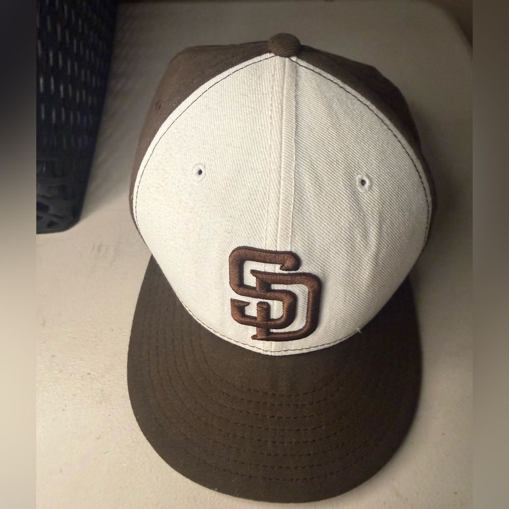 EUC  (7 1/4 inch)New Era 59Fifty San Diego Padres Fitted HAT Brown Cream